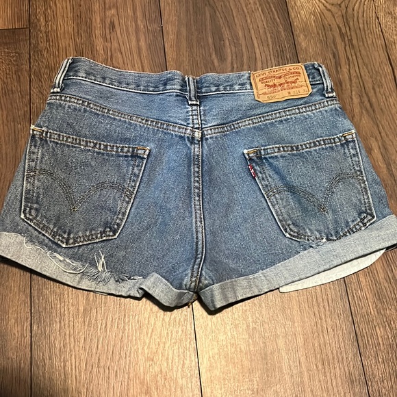 💙Levi jean shorts relaxed fit 550 light wash - Picture 5 of 6